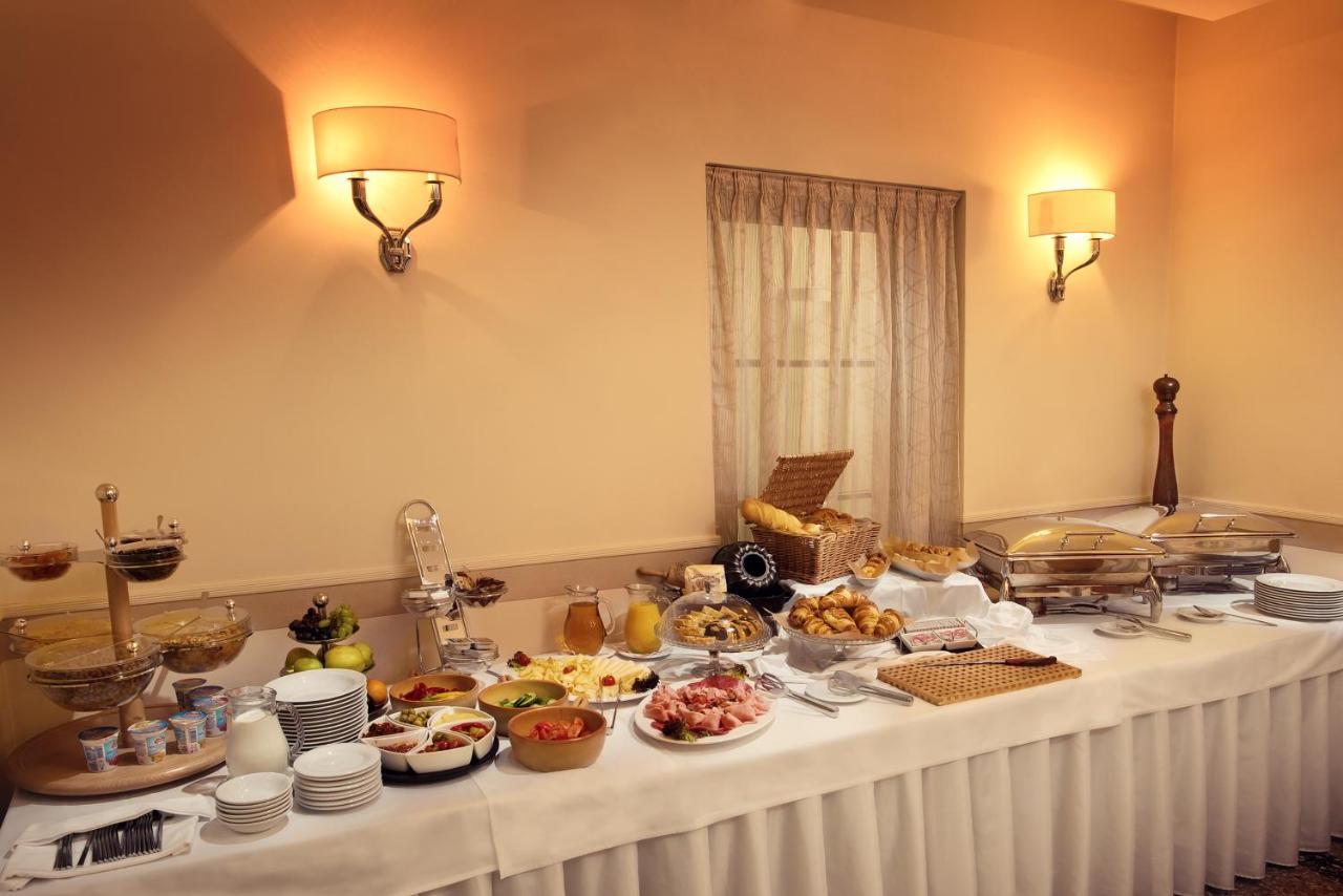 Hotel Ambassador 코시체 외부 사진